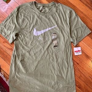 Nike Men's Olive Green T-Shirt